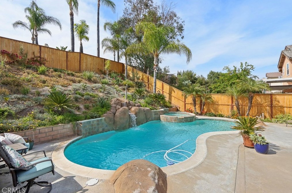 39867 Falcon Way, Murrieta CA  92562-4051 exterior