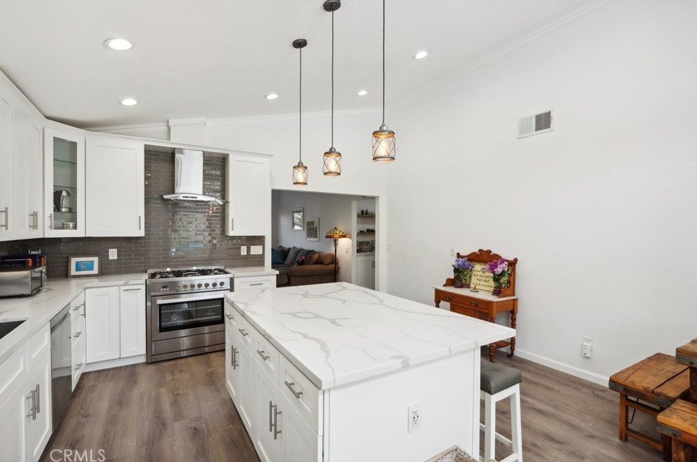 39867 Falcon Way, Murrieta CA  92562-4051 exterior