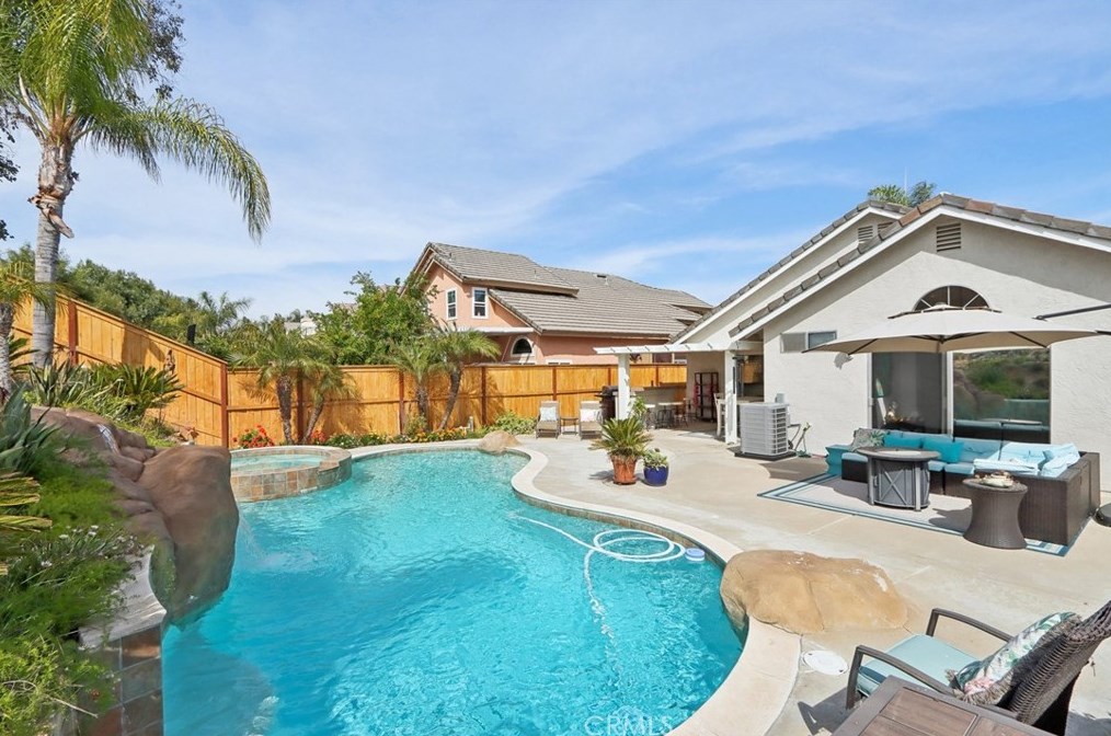 39867 Falcon Way, Murrieta CA  92562-4051 exterior