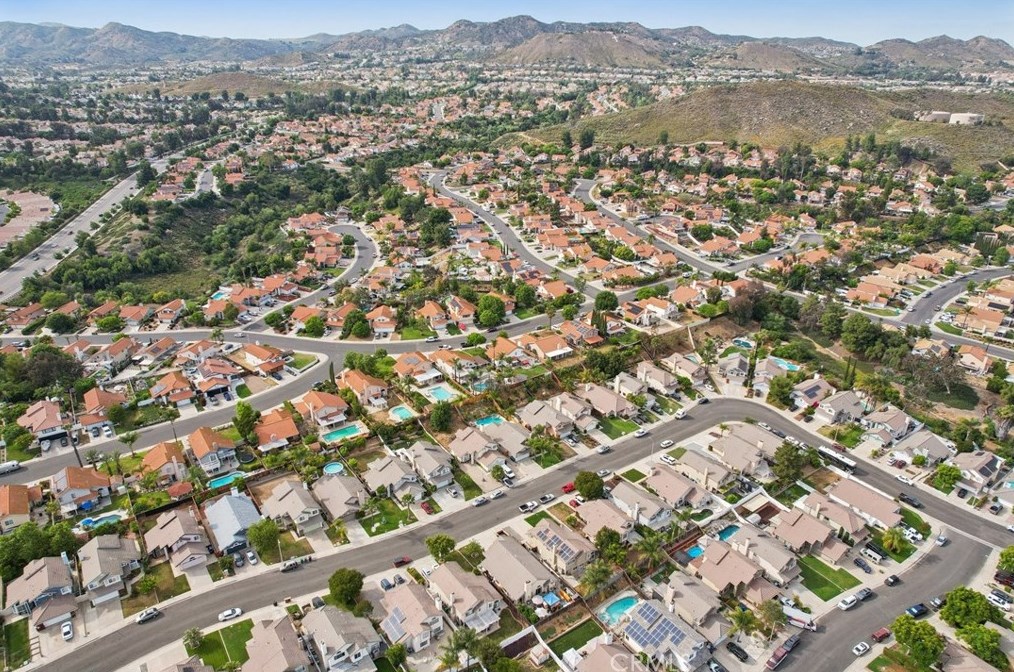 39867 Falcon Way, Murrieta CA  92562-4051 exterior