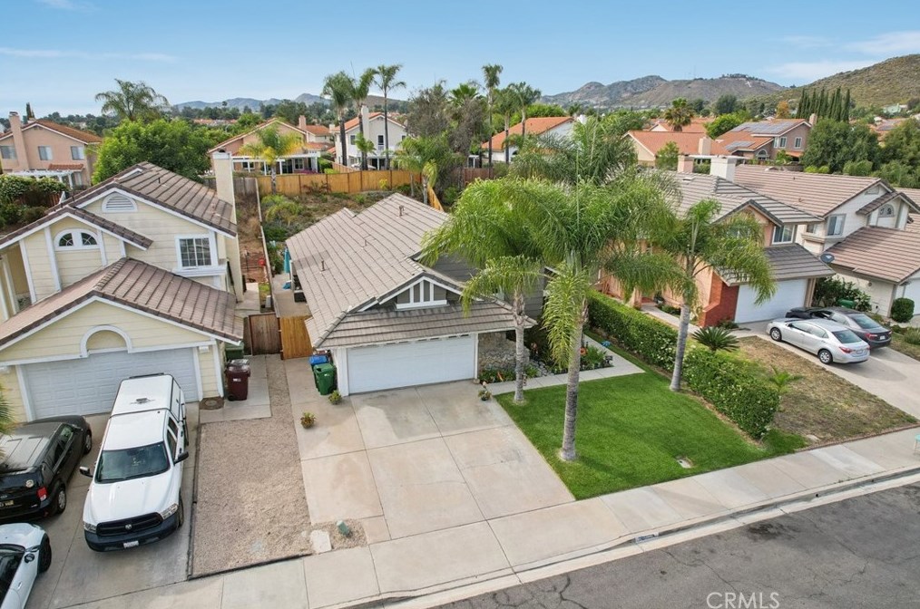 39867 Falcon Way, Murrieta CA  92562-4051 exterior