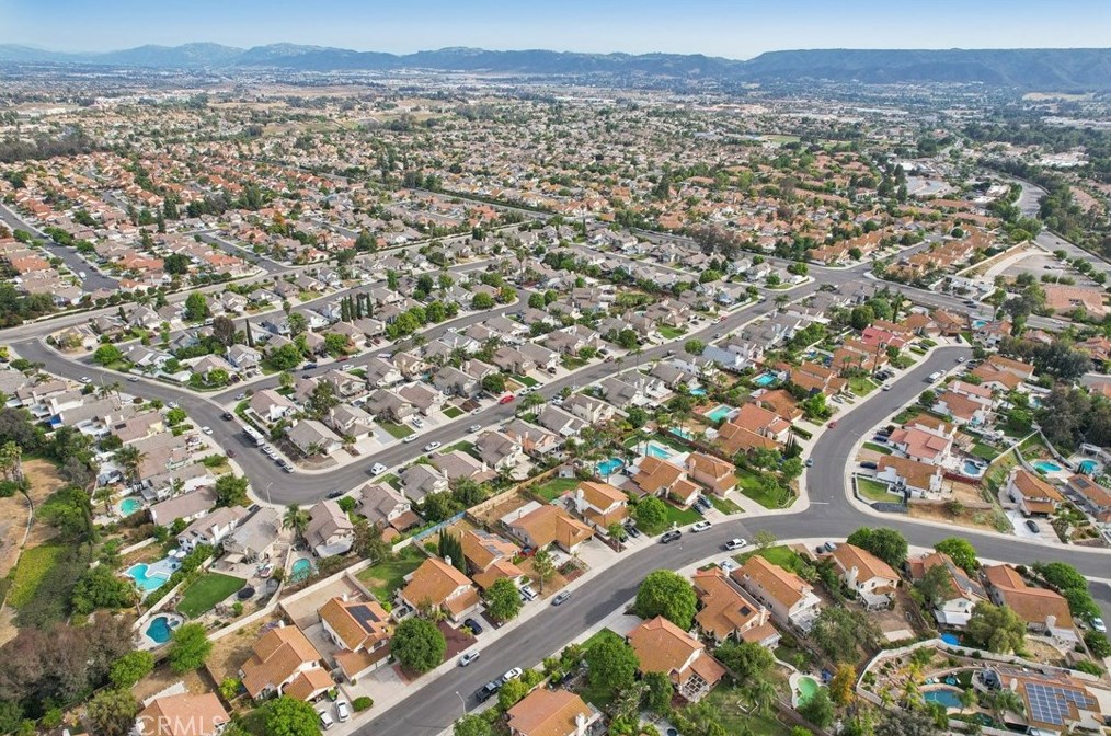 39867 Falcon Way, Murrieta CA  92562-4051 exterior