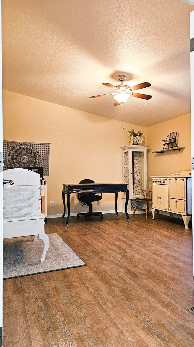 859 San Ignacio Dr, Hemet CA  92543-6915 exterior