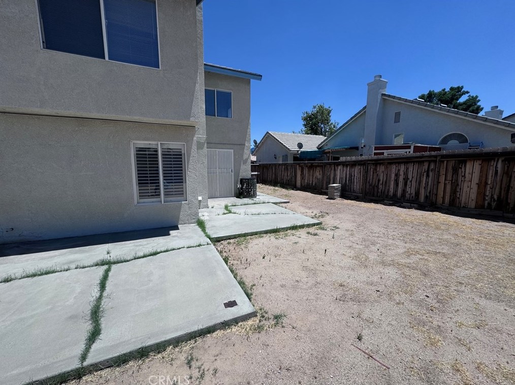 13248 Aurora Ave, Victorville CA  92392-5037 exterior