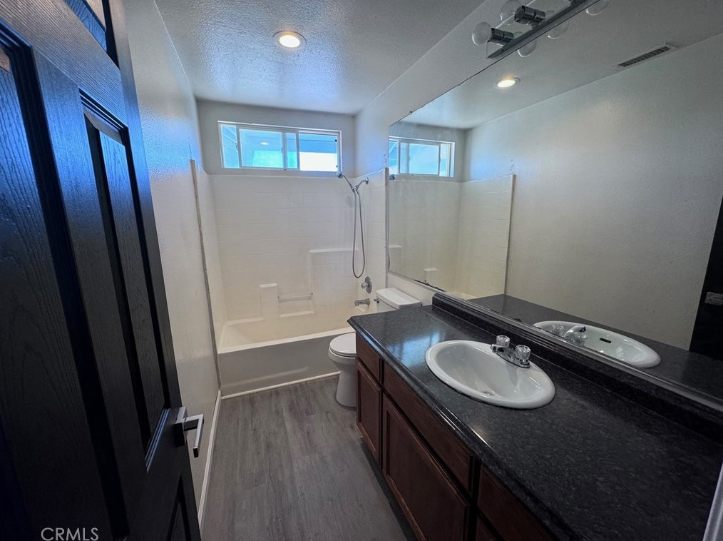 13248 Aurora Ave, Victorville CA  92392-5037 exterior