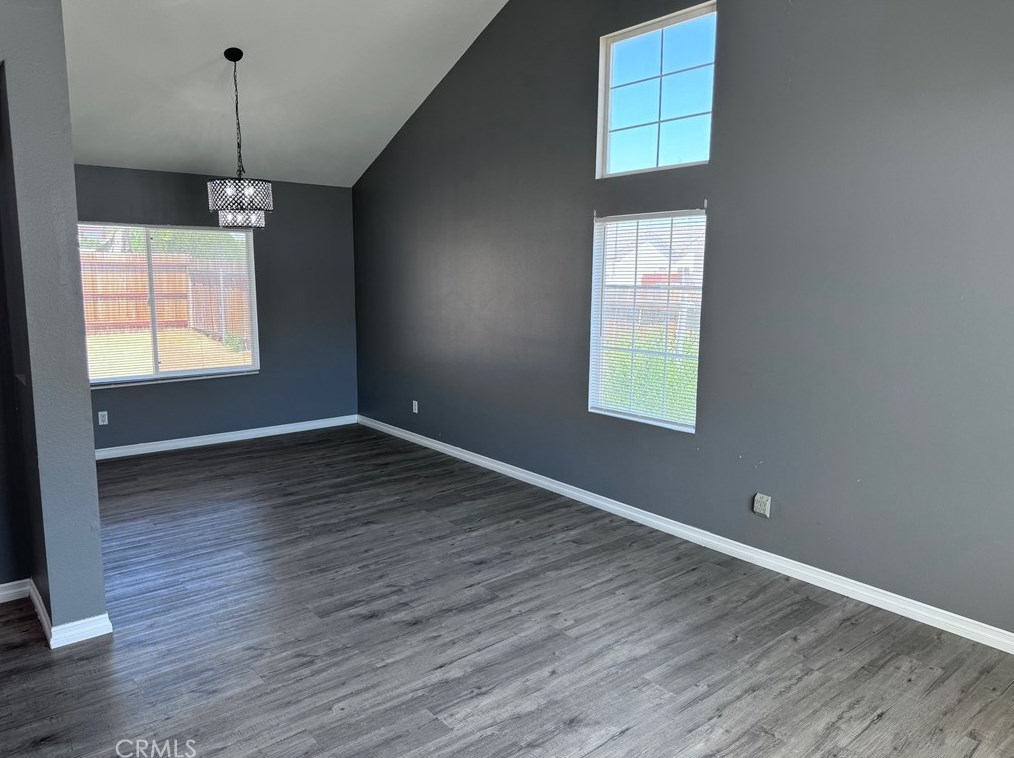 13248 Aurora Ave, Victorville CA  92392-5037 exterior