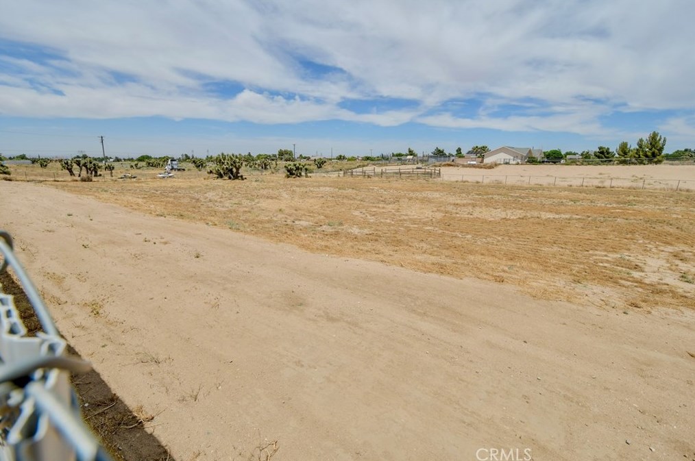 9225 Wilson Rnch Rd, Phelan CA  92371-7304 exterior