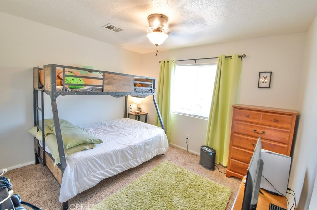 9225 Wilson Rnch Rd, Phelan CA  92371-7304 exterior