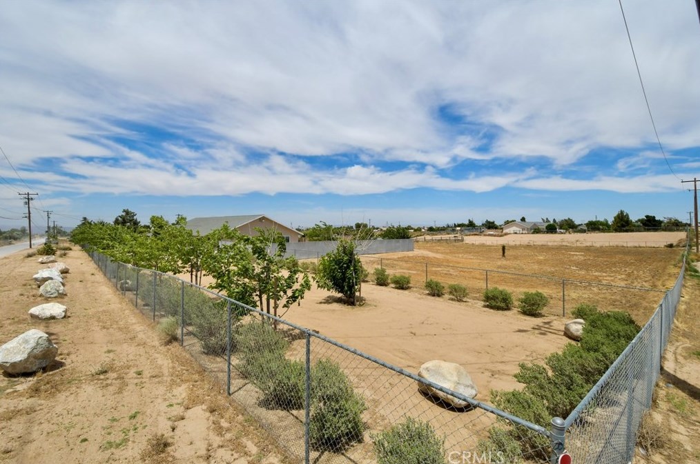 9225 Wilson Ranch Rd, Phelan CA  92371-7305 exterior