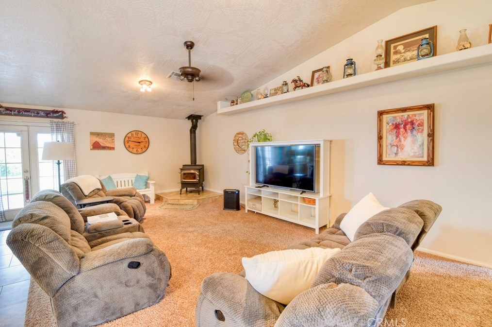 9225 Wilson Rnch Rd, Phelan CA  92371-7304 exterior