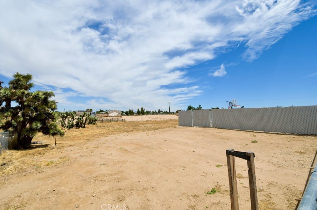 9225 Wilson Rnch Rd, Phelan CA  92371-7304 exterior