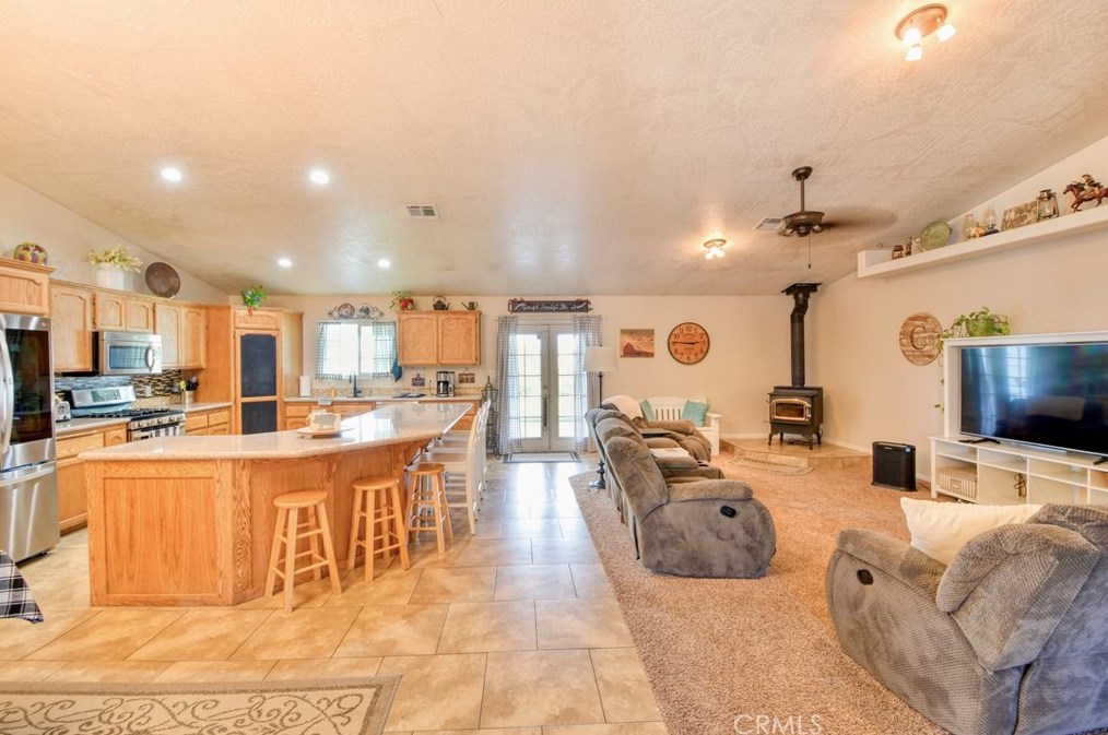 9225 Wilson Rnch Rd, Phelan CA  92371-7304 exterior