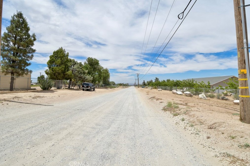 9225 Wilson Rnch Rd, Phelan CA  92371-7304 exterior