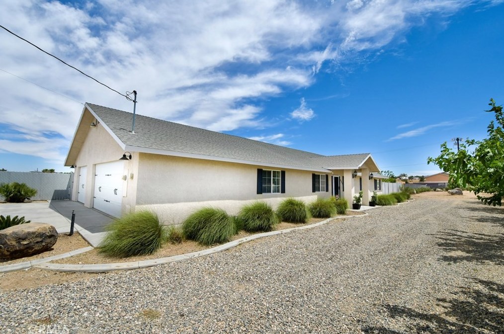9225 Wilson Rnch Rd, Phelan CA  92371-7304 exterior