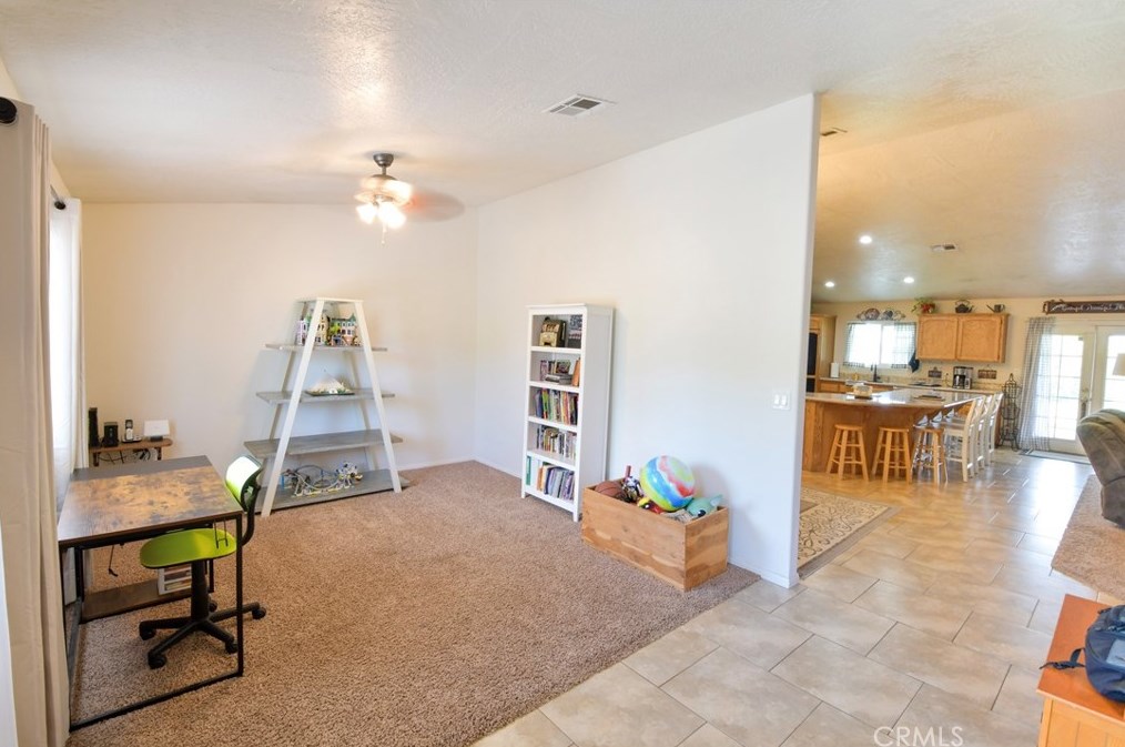 9225 Wilson Rnch Rd, Phelan CA  92371-7304 exterior