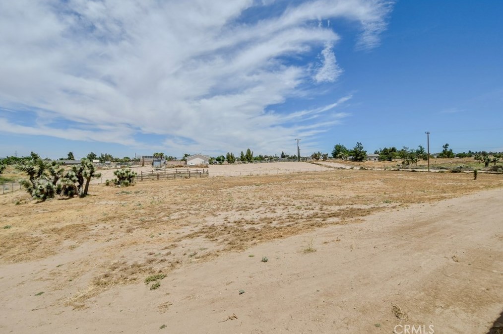 9225 Wilson Rnch Rd, Phelan CA  92371-7304 exterior