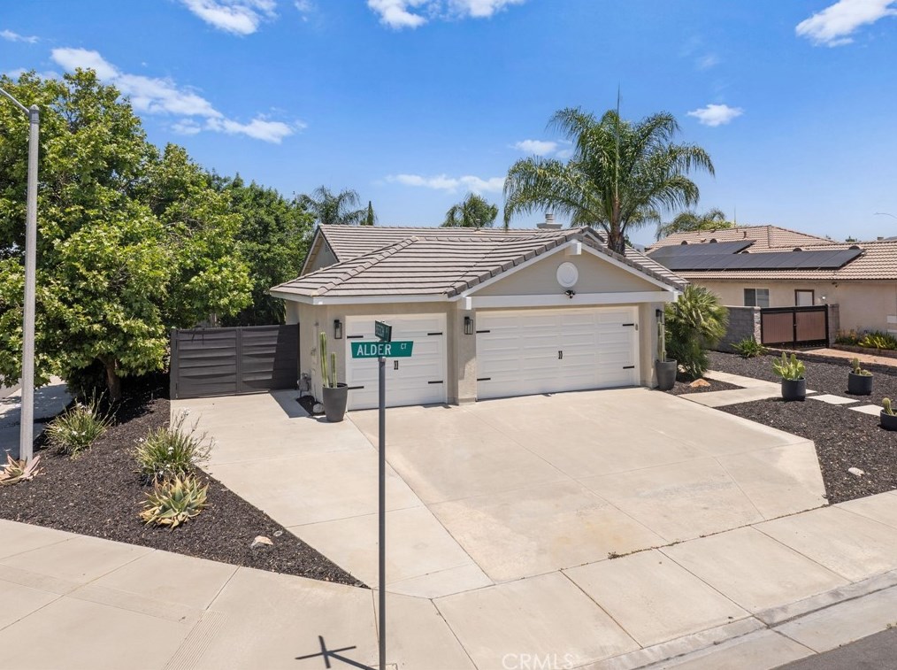31648 Alder Ct, Winchester CA 92596-9052 exterior