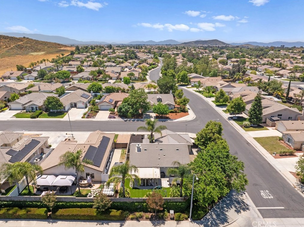 31648 Alder Ct, Winchester CA 92596-9052 exterior