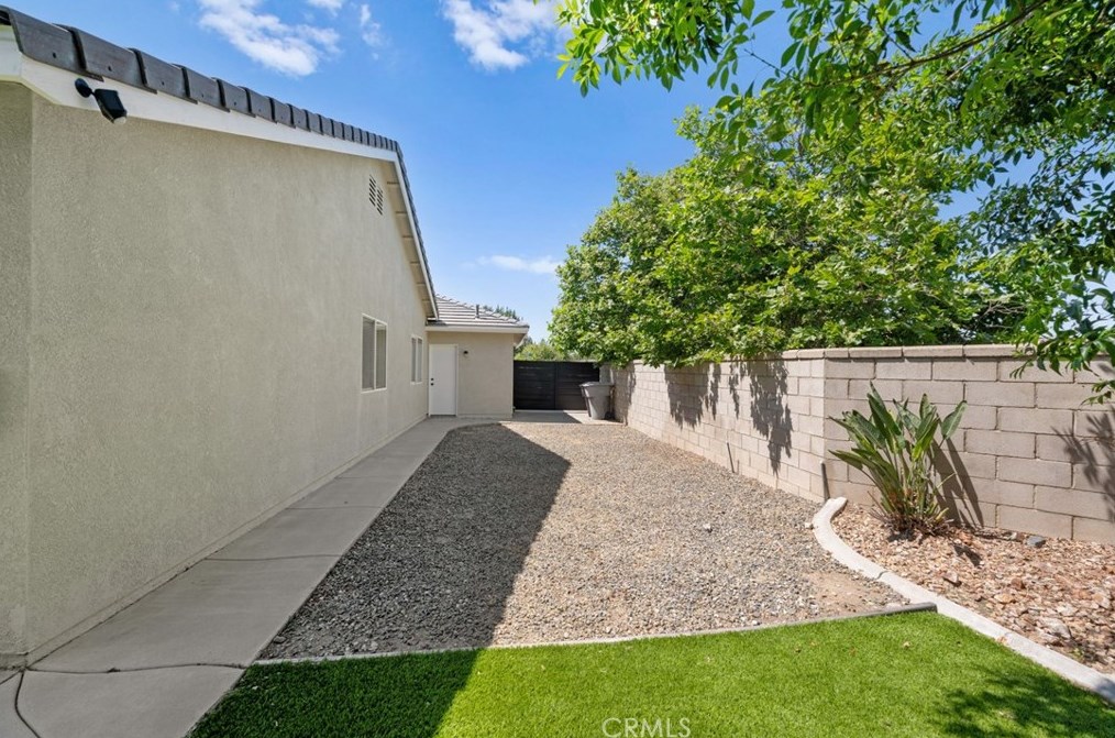 31648 Alder Ct, Winchester CA 92596-9052 exterior