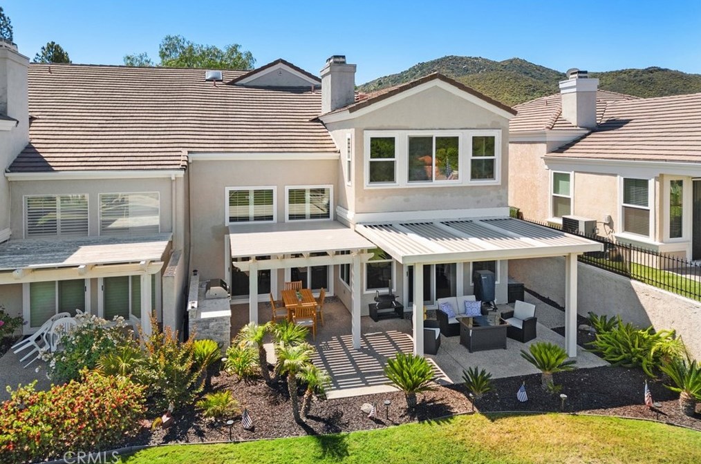 38649 Bears Paw Dr, Murrieta CA  92562-3028 exterior