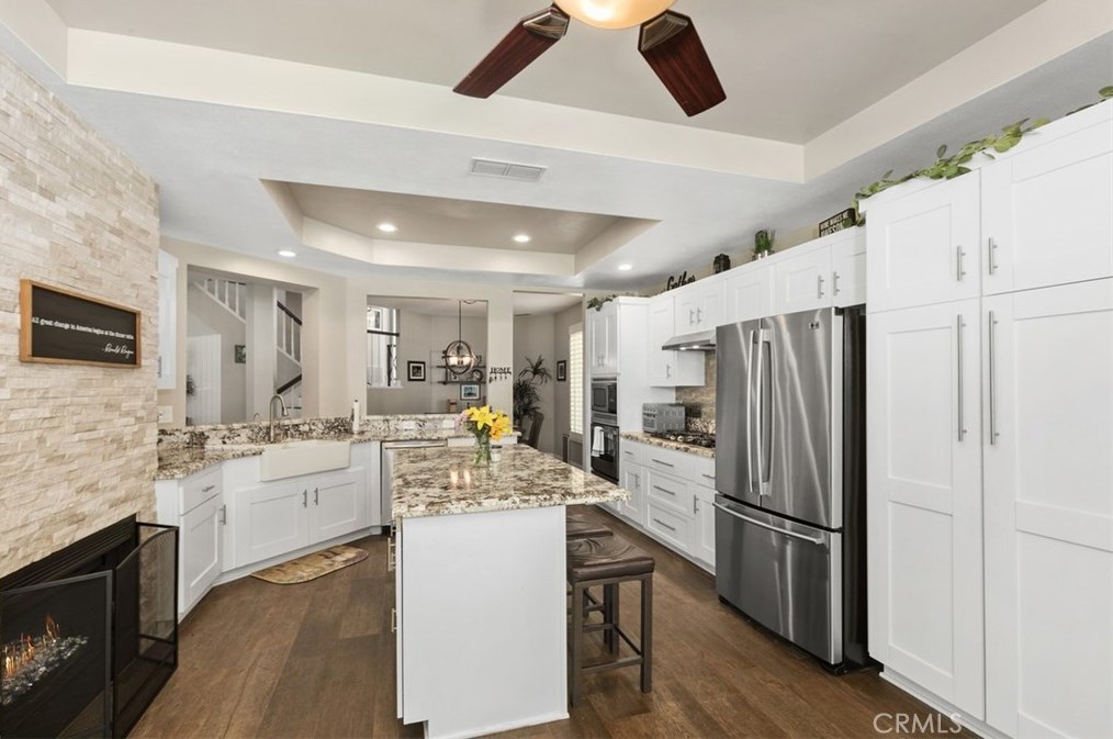 38649 Bears Paw Dr, Murrieta CA  92562-3028 exterior