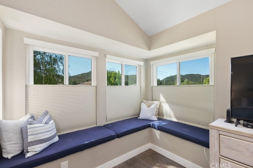 38649 Bears Paw Dr, Murrieta CA  92562-3028 exterior