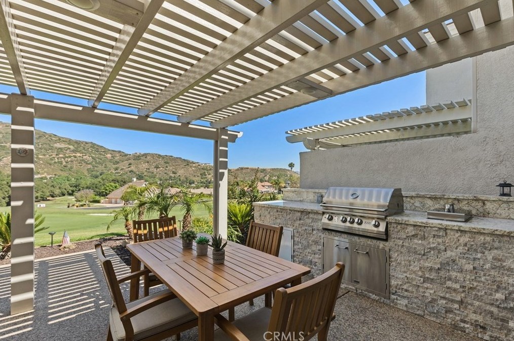 38649 Bears Paw Dr, Murrieta CA  92562-3028 exterior