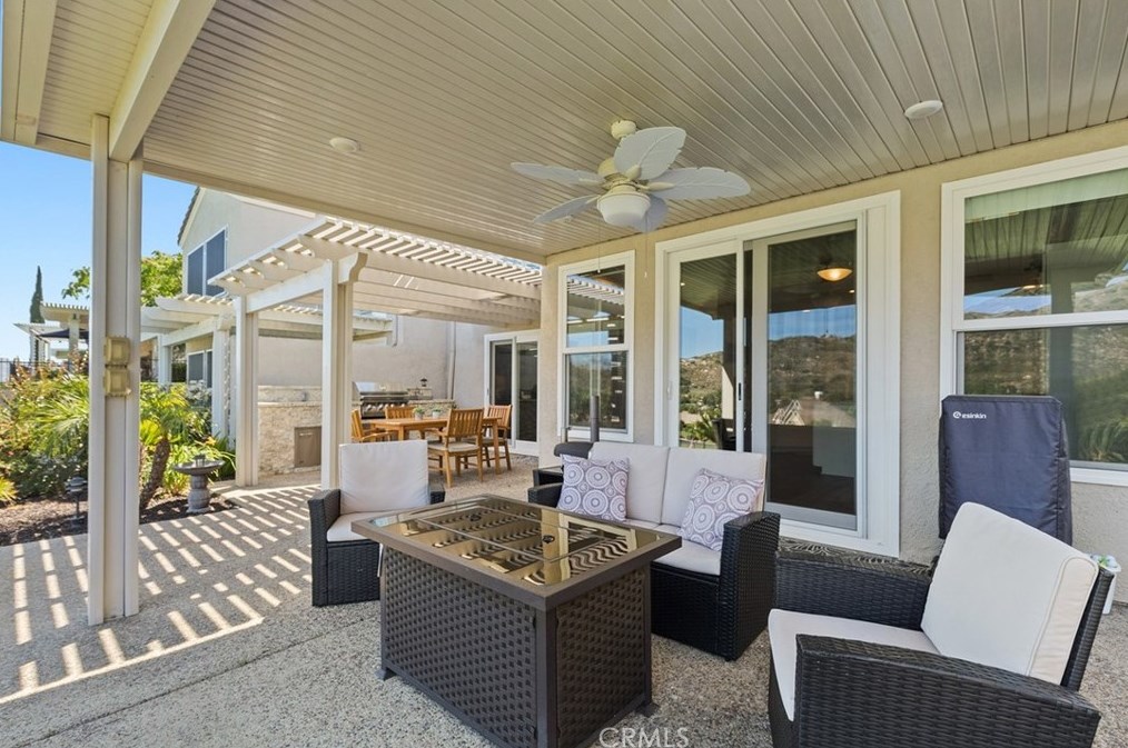 38649 Bears Paw Dr, Murrieta CA  92562-3028 exterior