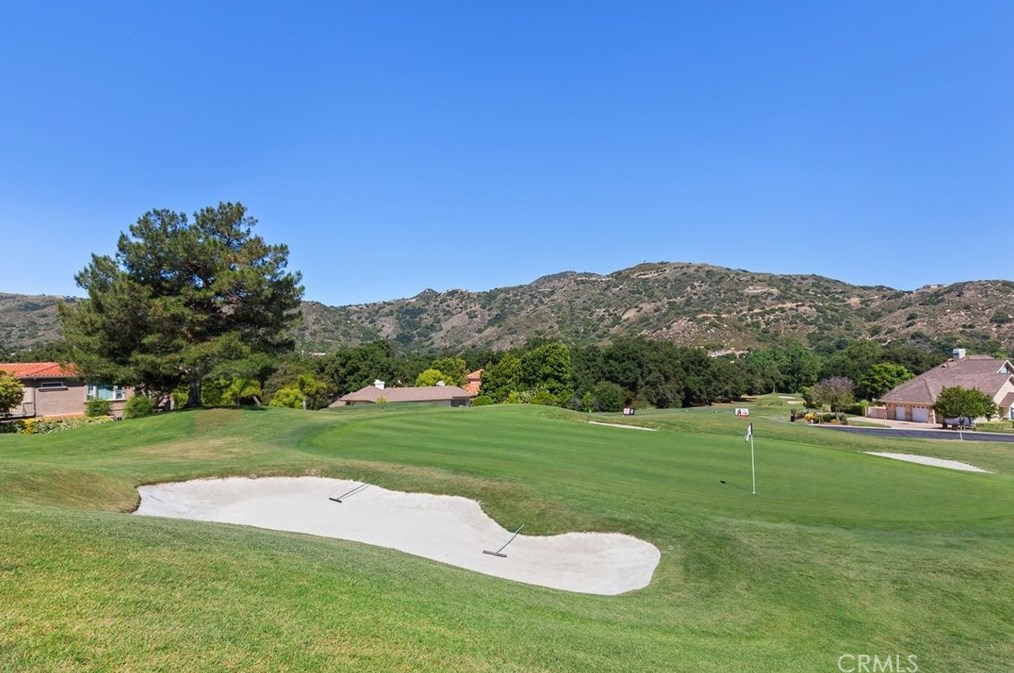 38649 Bears Paw Dr, Murrieta CA  92562-3028 exterior