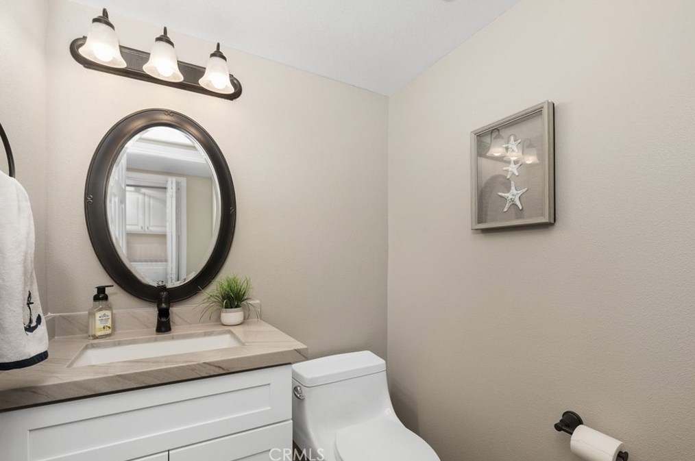 38649 Bears Paw Dr, Murrieta CA  92562-3028 exterior