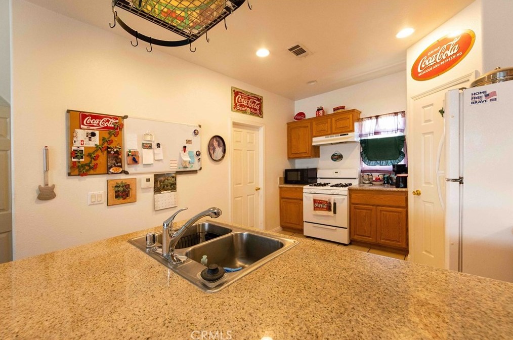 24624 1st Ave, Murrieta CA  92562-6208 exterior