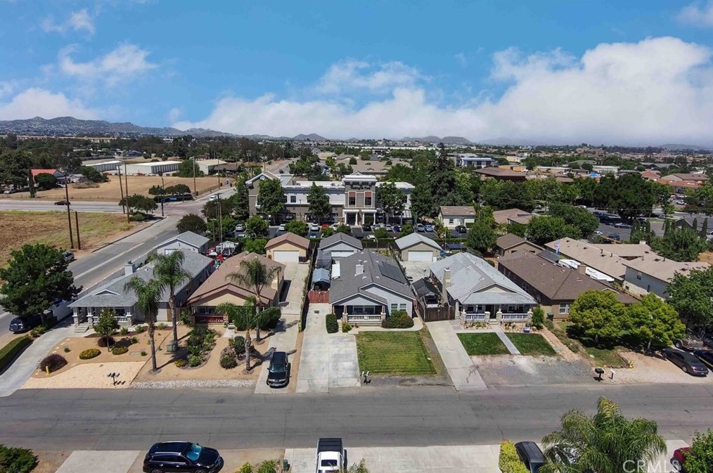 24624 1st Ave, Murrieta CA  92562-6208 exterior