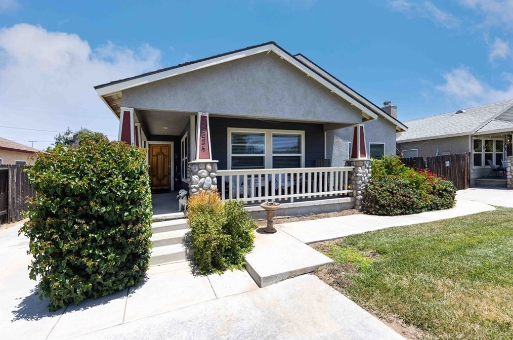 24624 1st Ave, Murrieta CA  92562-6208 exterior