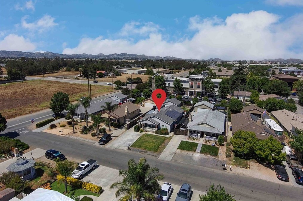 24624 1st Ave, Murrieta CA  92562-6208 exterior