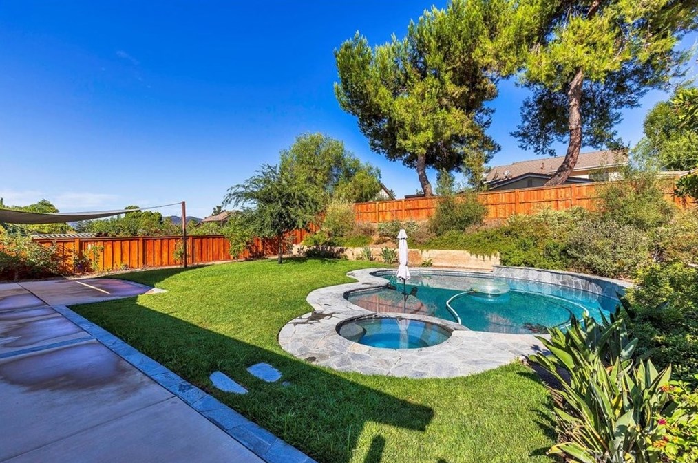 42057 Roanoake St, Temecula CA  92591-3827 exterior