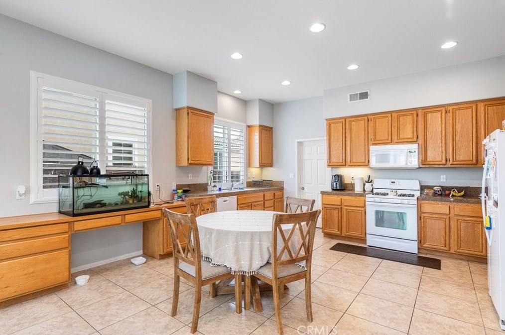 32532 Campo Dr, Temecula CA  92592-6614 exterior