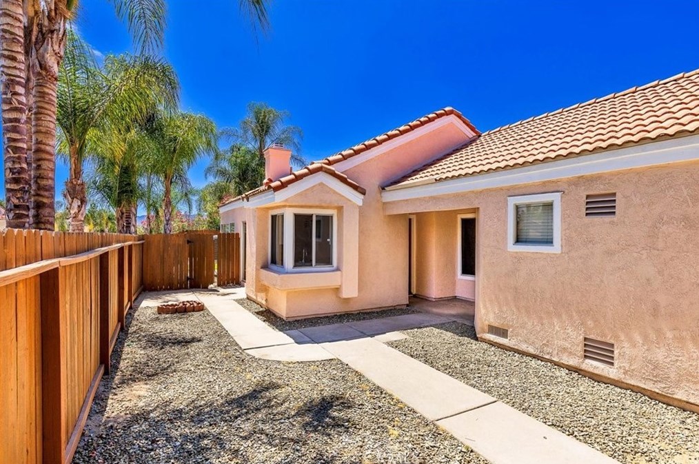 23799 Via Olivia, Murrieta CA  92562-2057 exterior