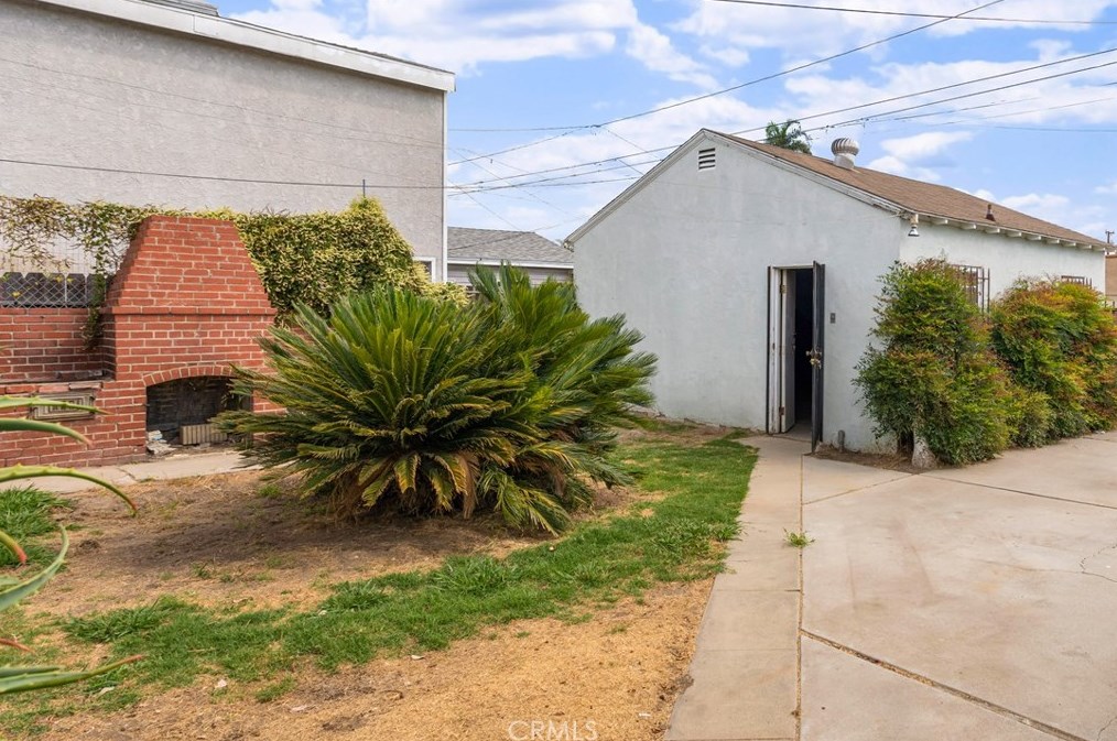 6120 California Ave, Long Beach CA  90805-3050 exterior