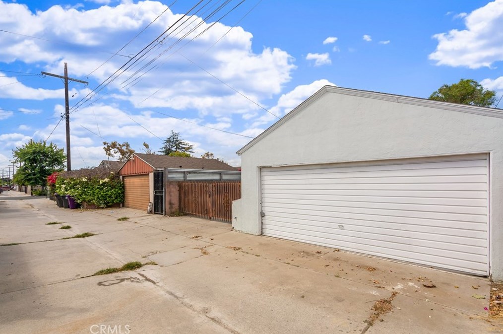 6120 California Ave, Long Beach CA  90805-3050 exterior