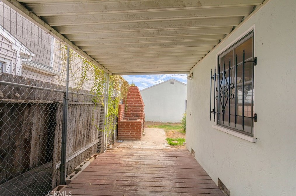 6120 California Ave, Long Beach CA  90805-3050 exterior