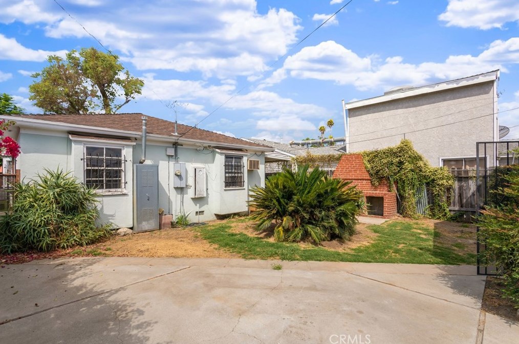 6120 California Ave, Long Beach CA  90805-3050 exterior