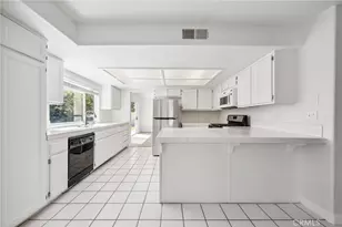 23260 Joaquin Ridge Dr, Murrieta, CA 92562 - Photo 5