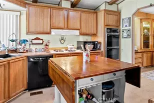 1300 W Menlo Ave, Hemet, CA 92543 - Photo 15