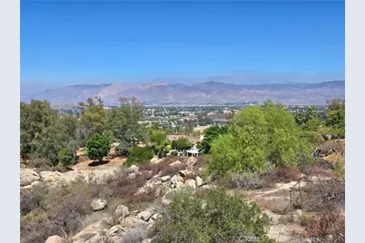 21 Vista Del Valle, Hemet, CA 92544 - Photo 17
