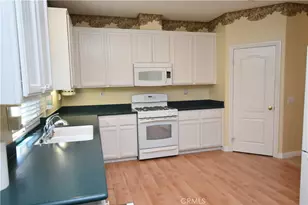 28721 Meadow View Dr, Menifee, CA 92584 - Photo 13