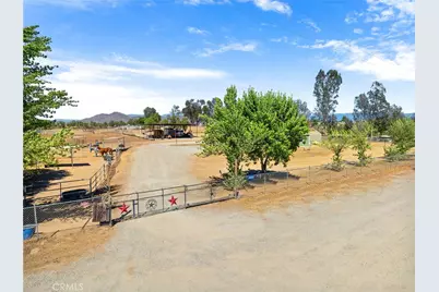 31250 Loretta Ave., Winchester, CA 92596 - Photo 3