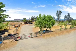 31250 Loretta Ave, Winchester, CA 92596 - Photo 3