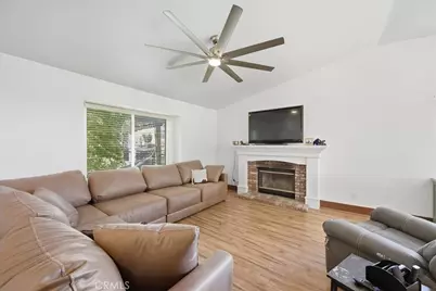 19250 Henshaw Ct, Lake Elsinore, CA 92530 - Photo 5