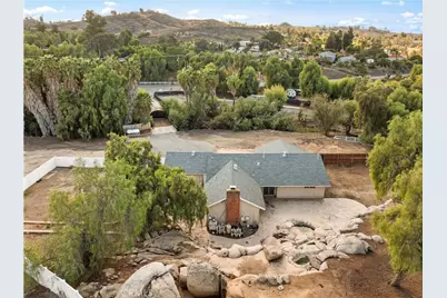 17380 Mockingbird Canyon, Riverside, CA 92504 - Photo 11