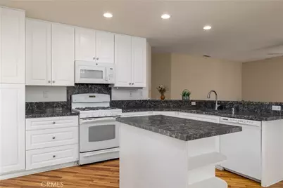 39058 Camino Hermosa, Murrieta, CA 92563 - Photo 15